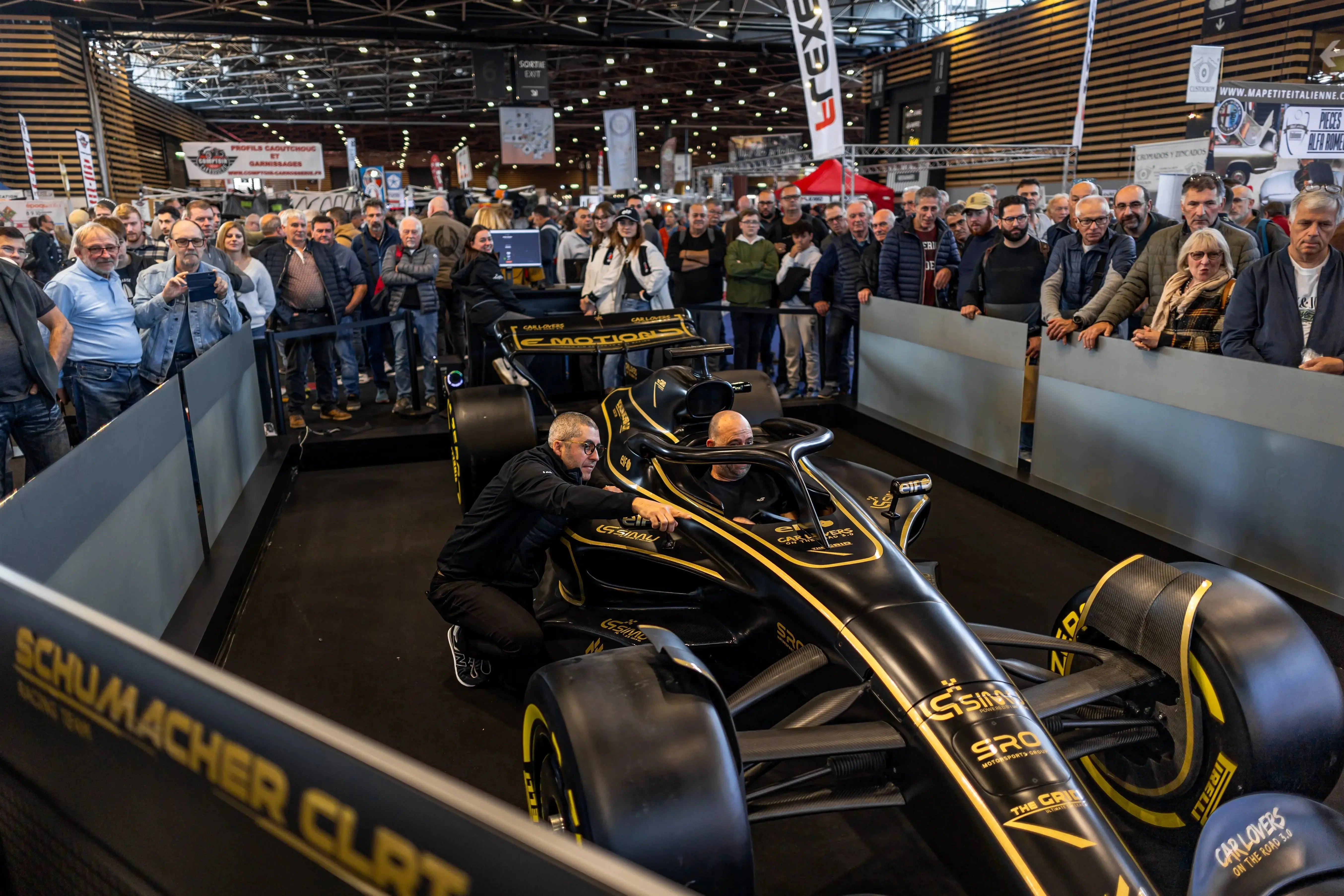 LP-Simu-au-Salon-Epoqu-Auto-2024-Une-collaboration-marquante-avec-ELF-et-The-Grid LPSIMU