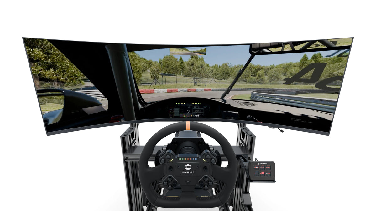Vue du pilote face à l’écran Samsung panoramique de 57 pouces du LP4 GT MOTION