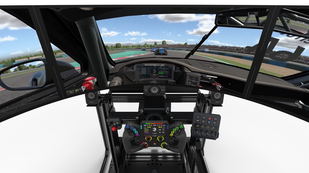 Simulateur de pilotage GT LPSIMU LP6 GT MOTION, vue embarquée des écrans