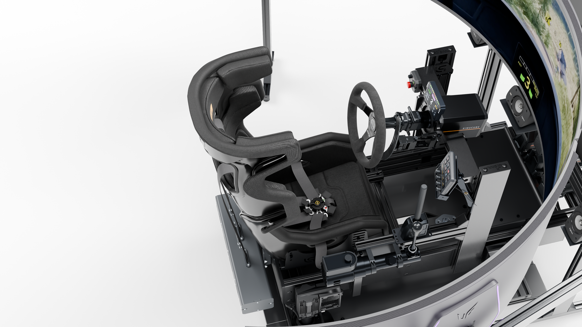 Simulateur Rallye LP6 MOTION — vue du siège et de l’écran depuis la droite